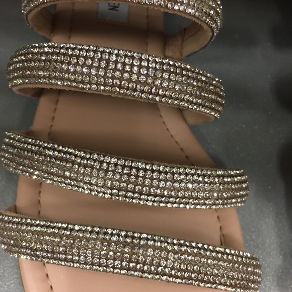 Beautiful Steve Madden triple strap rhinestone sandals - Picture 4 of 5